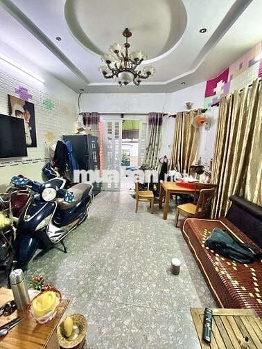 Bán nhà đường CMT8, P13, Quận10, 40m2, ngang 4.2m, 3tầng, 2PN, hẻm2.5m