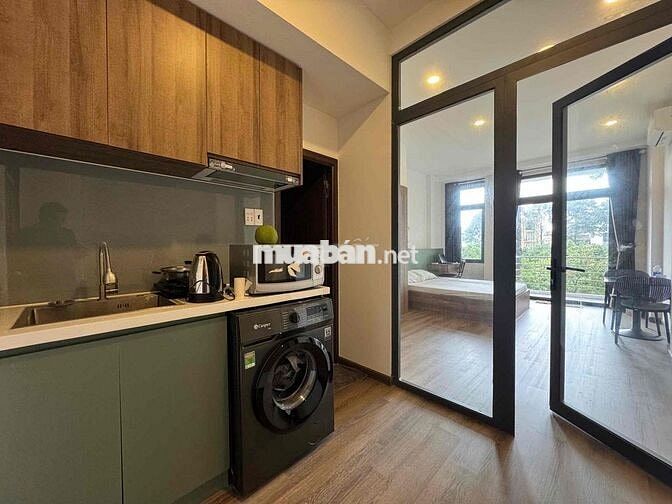 PHÒNG BAN CÔNG 40M2 NGAY MẶT TIỀN ĐƯỜNG NGAY BỜ KÈ HOÀNG SA