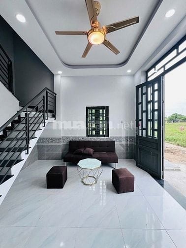 Nhà MT đường 4m, cách cầu lớn Hóc Môn 15 phút, nhà mới 5x10m