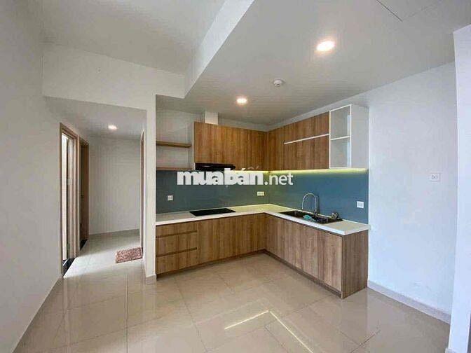 Cho thuê căn hộ 2PN/2WC nội thất cơ bản ở ngay-Golden Mansion