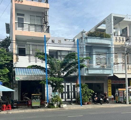 Bán gấp nhà ngay vòng xoay An Lạc, cho thuê 15 tr/tháng, giá 820 triệu