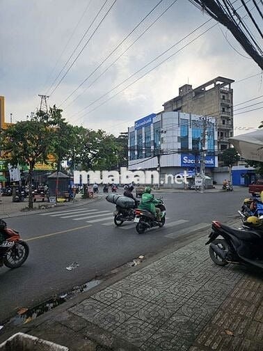 Nhà mặt tiền tỉnh lộ 10 kinh doanh mua bán