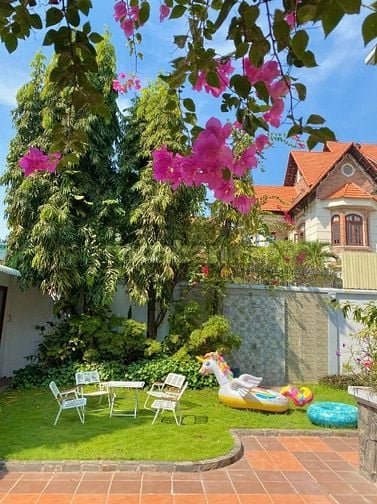 Cho thuê biệt thự Nguyễn Ư Dĩ P.Thảo Điền Q.2 CÓ HỒ BƠI_ DT: 20mx35m