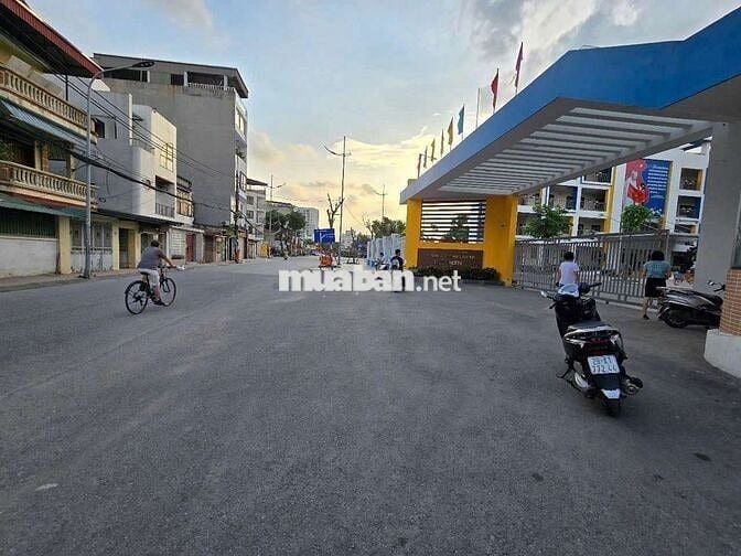 ĐẤT MẶT PHỐ ĐỨC GIANG VỈA HÈ ,KINH DOANH