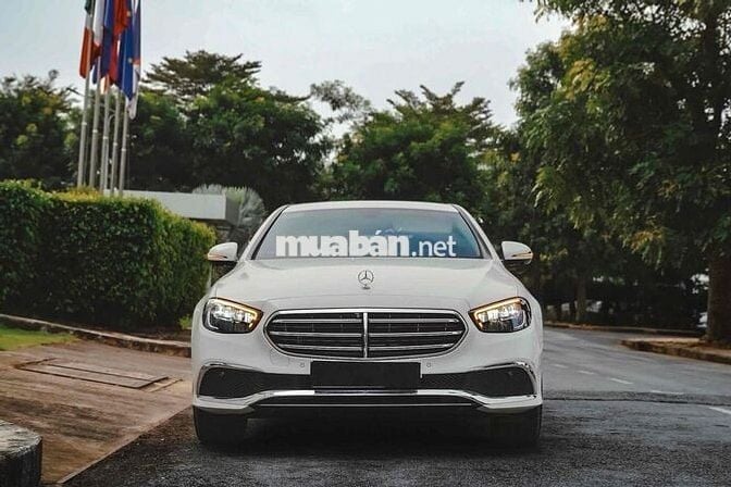 Mercedes Benz E Class 2023 - 6999 km cực đẹp
