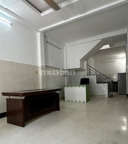 Cần bán nhà mat tien đường Hà Chương