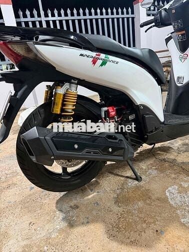 cần bán sh 150 2016 smakey .lên full áo ý.đồ chơi