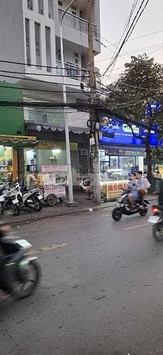 Nhà mặt tiền đường Lý phục man quận 7 