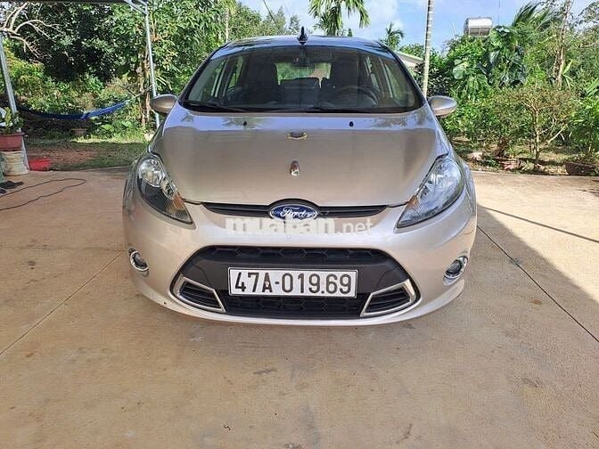Ford Fiesta ghi vàng,122371 km
