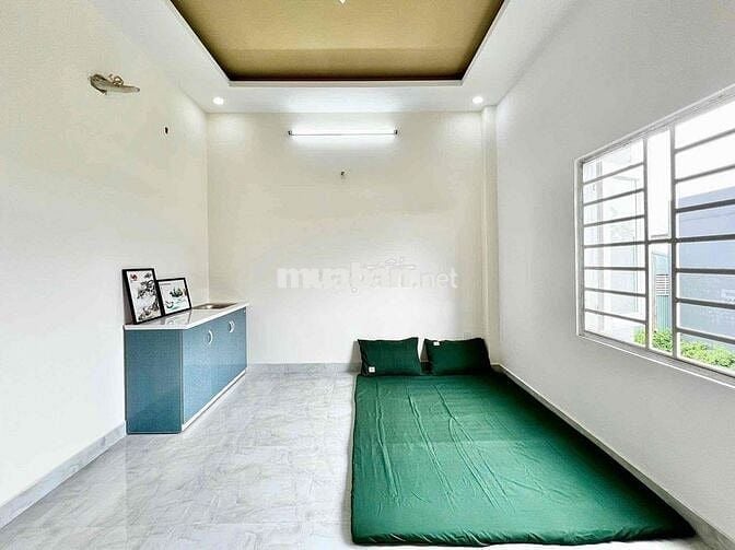 Phòng đẹp như mới – có kệ bếp, sàn gạch bóng, view thoáng