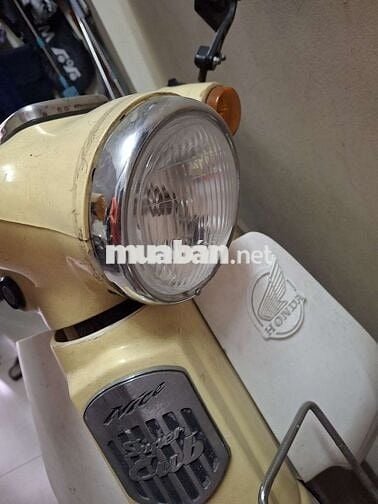 Honda Super Cub 50 Vàng kem