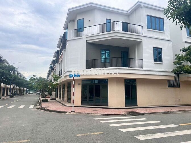 Bán nhà phố 1 trệt 2 lầu + sân vườn tại Lavela Garden – Bình Chuẩn