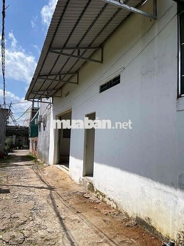 Nhà rộng 100 met giá rẻ cho gia đình thu nhập thấp