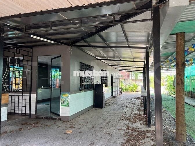 Mặt bằng 1.400 m² có sẵn mô hình quán sân vườn, đường Võ Văn Kiệt