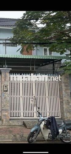 Nhà mặt tiền Bà Điểm 4, 1 trệt 1 lầu, gần trường học, chợ.