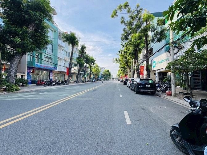 Mặt Tiền rộng 30m đường 11N khu Cư xá ngân hàng . 4x22m SH. 16,5 tỷ