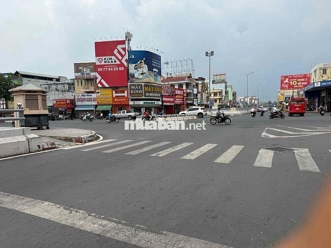 Bán Nhà 2 Mặt Tiền Kinh Doanh Buôn Bán Ngay Ngã 4 Tân Phong