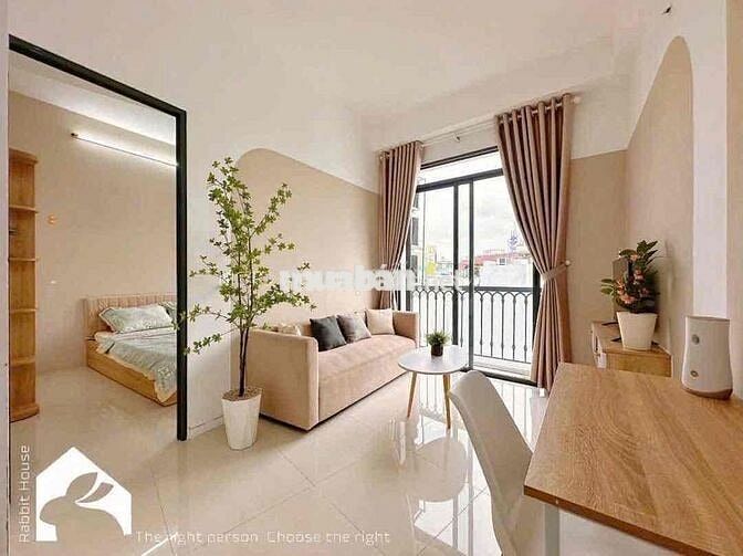 CĂN HỘ 2 PHÒNG NGỦ NGAY TRUNG TÂM QUẬN 10, BAN CÔNG, MÁY GIẶT RIÊNG