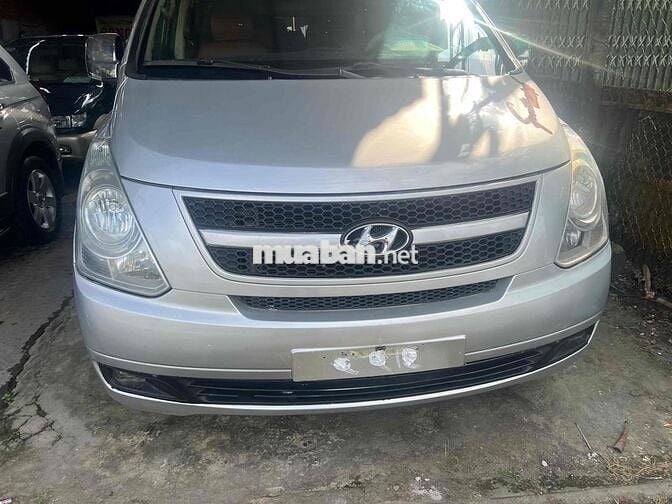 310 triệu 9 chổ máy dầu đời 2010 xe không niên hạn