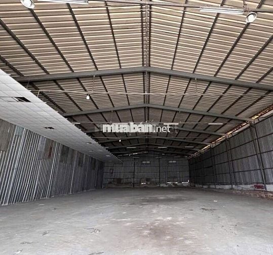Kho diện tích 1000m2 cần cho thuê với giá rẻ ở Huỳnh Tấn Phát
