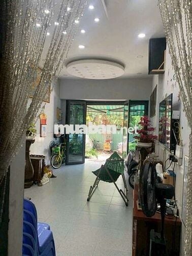 Bán gấp nhà 1 trệt 2 lầu, MT đường 18m  ngay KDL Văn Thánh