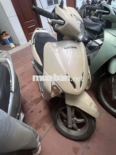 Honda Lead 2012 màu Kem