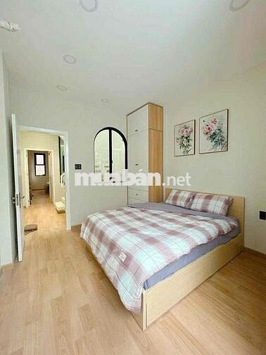 STUDIO FULL NỘI THẤT CÓ CỬA SỔ ĐÓN GIÓ