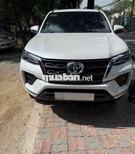 Toyota Fortuner 2022 Trắng AT Dầu