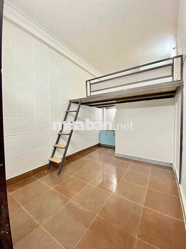 Phòng gác Máy lạnh rộng 30m2 Chỉ 4tr rẻ đẹp ngay IUH Nguyễn văn dung