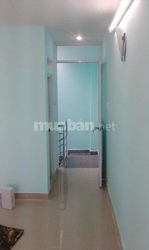 Phòng cho nữ thuê trong nhà nguyên căn ngay chợ Bàn Cờ.