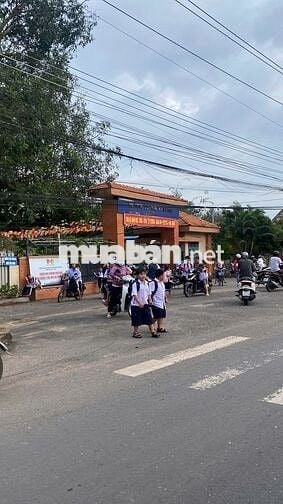 BỂ NỢ bán gấp căn nhà ngay TRƯỜNG HỌC DT 710m2 Chỉ 650tr Công Chứng