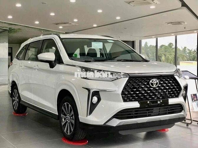 Toyota Veloz Cross Trắng 7 chỗ