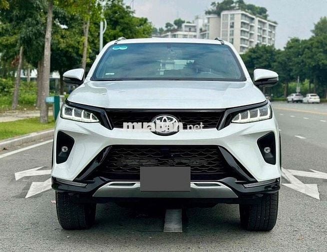 Bán Toyota Fortuner Legender 2022 4x2 siêu lướt