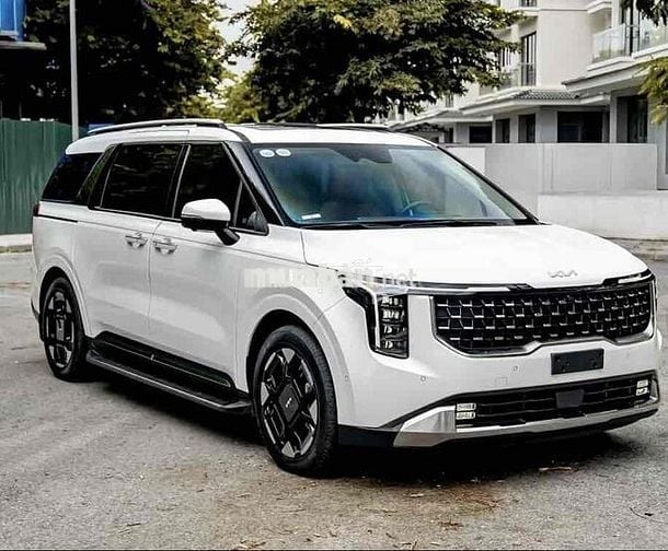 Carnival Signature 2.2 form 2025 odo mới 20.000km