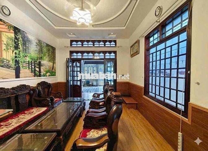 NHÀ ĐƯỜNG THÔNG HẺM 102 NGUYỄN TẤT THÀNH