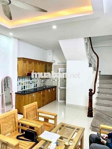 Nhà 5 tâng phố Yên Phúc. 10m ô tô. ngõ thông tứ tung