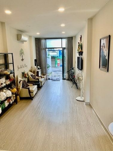 Cho thuê mặt bằng tầng trệt nhà mới hẻm xe hơi tiện kinh doanh 