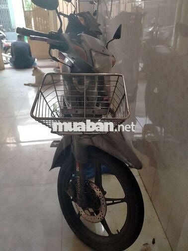 Yamaha Sirius Thể thao màu Bạc