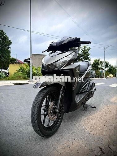 Honda Vario 2018 màu Vàng cát