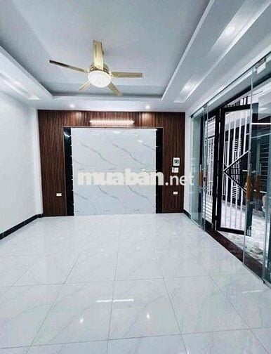 nhà mới. trung tâm thượng thanh long biên