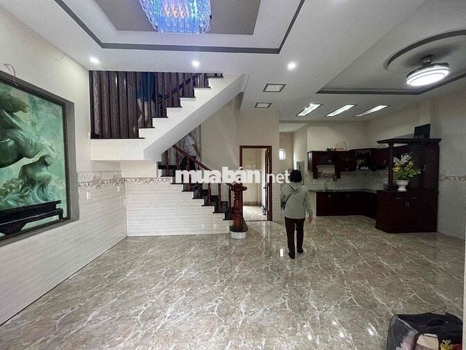 Cho thur nhà gần trường cấp 2 Tân Bình - Sân 2 xe hơi