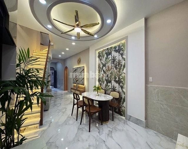 Nhà sát mặt đường Đoàn Thị Điểm, Phú Nhuận. Kế bệnh viện Hoàn Mỹ