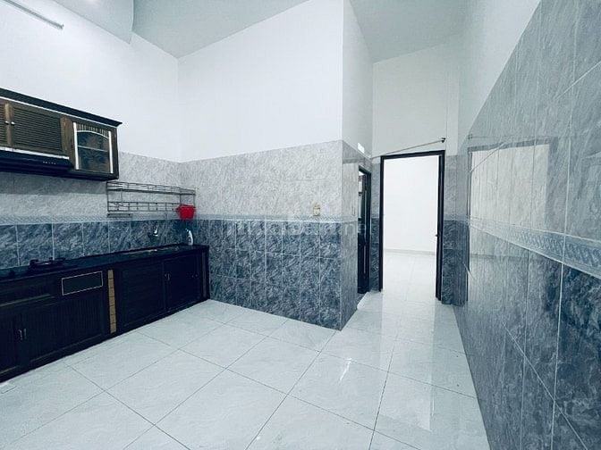 Em cần nhượng lại phòng rộng tách bếp