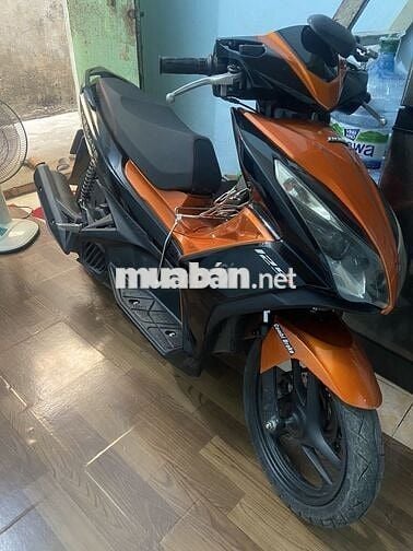 Honda Air Blade 125 Mắt cú Cam đen