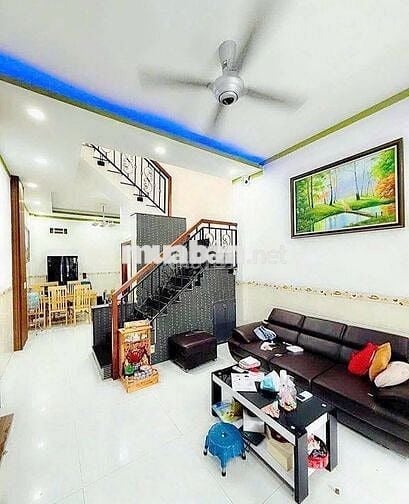 chủ cần bán nhà hoàn công đường thông buôn bán