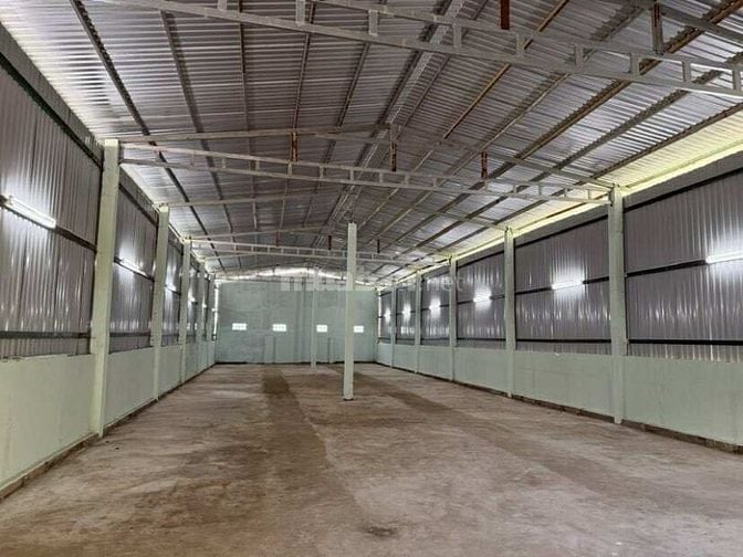 Cho thuê 1.200 m2 Kho và nhà có sân Nguyễn Văn Cừ 15 triệu