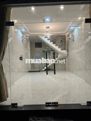 nhà mới đẹp 1 lầu 2pn 2wc có máy lạnh gần gigamol