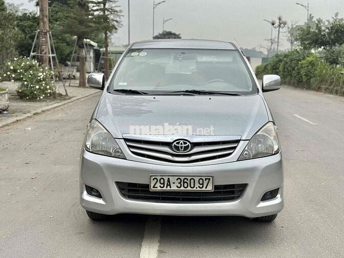 Toyota Innova 2011 2.0G
