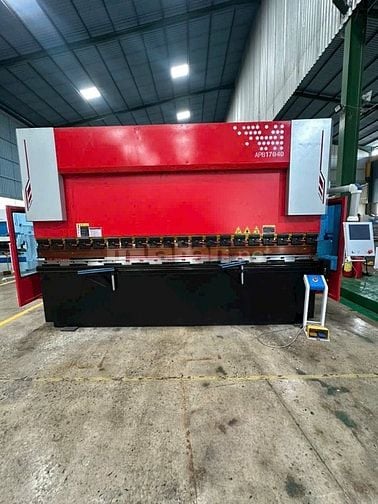 Máy chấn CNC 170T4000 Cybtouch12