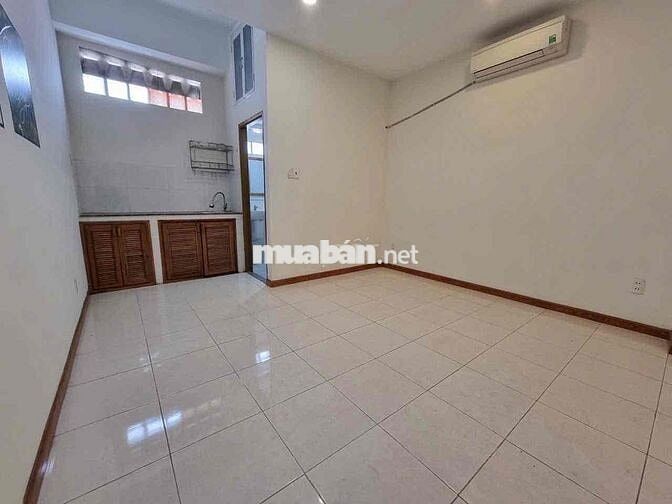 Studio ko nội thất ngay trung tâm Q7